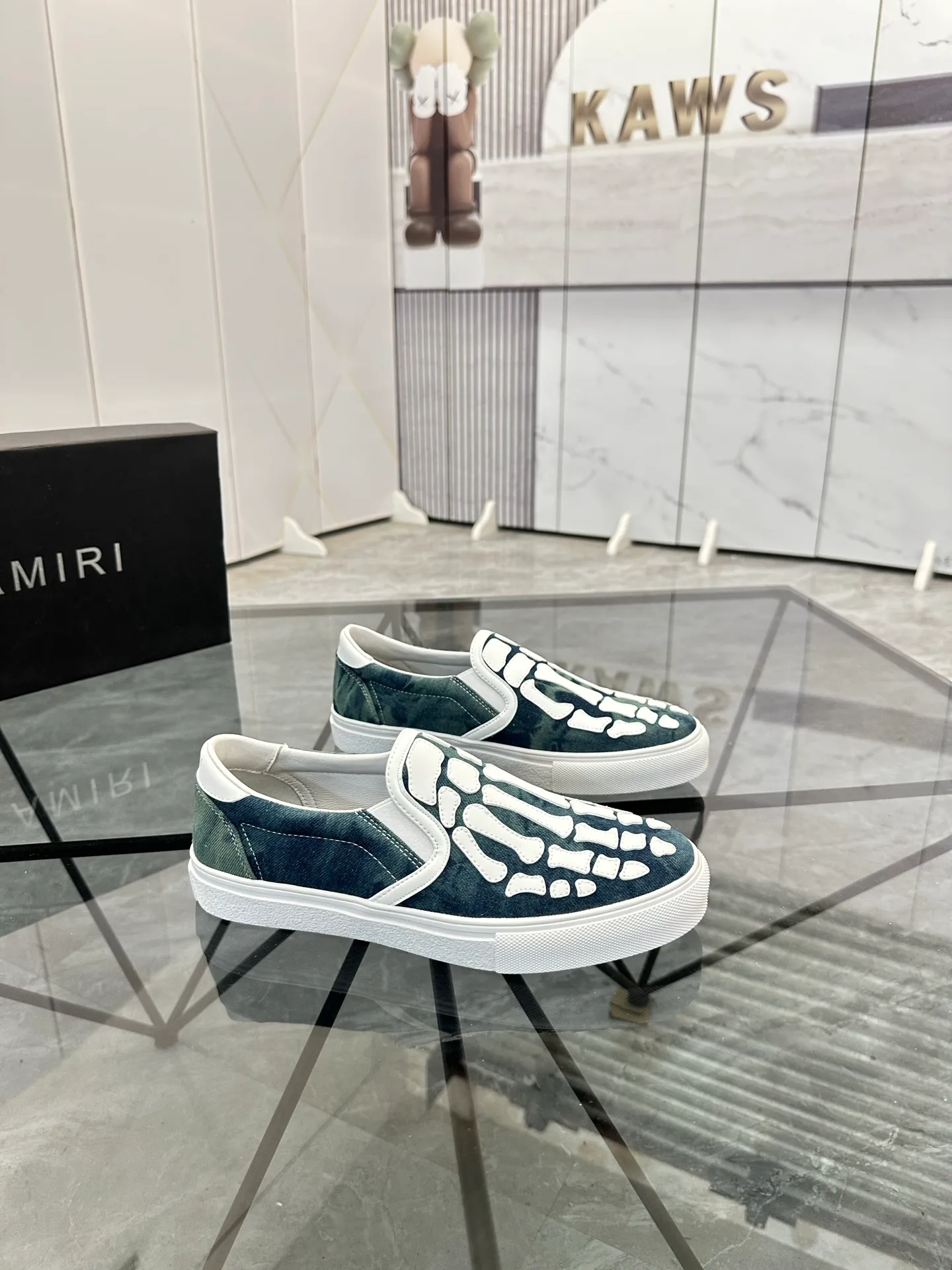 Men's shoes for sale 💰: 💰P420¥ Product trademark: AMIRI*「EMIR*] slip-on Regular size: 38-44 (can be customized to 37.45.46) Product materials: Upper imported original fabric spliced ​​cowhide, breathable lining, original outsole. No.: 1023